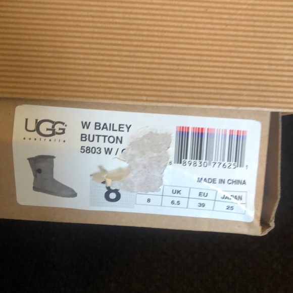 ❤️SOLD❤️UGG Bailey with button - Picture 8 of 8